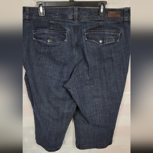 Liz Claiborne Slim Power Crop Fit 20W Deep Blue Denim Capri - Picture 9 of 9